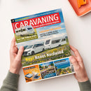 Titelblatt der Zeitschrift „CARAVANING – Europas großes Camping-Magazin“, Ausgabe 7/2024. Im oberen Bereich ein weißes Wohnmobil mit der Aufschrift „Test LMC Videro 510 E“, darunter zwei graue Zugfahrzeuge mit weißen Caravans in einer Blumenwiese. Überschriften: „Caravans für Große“, „Neu! Knaus Nordwind“, „Kühlen und Lüften“, „Wie im Bilderbuch“ und „Traumziel Istrien“. Gehalten von zwei Händen über hellem Tisch mit orangefarbenem Objekt rechts oben.