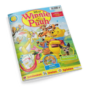 Titelblatt eines bunten Kinderhefts „Disney Winnie Puuh“ mit gezeichneten Figuren Winnie Puuh, Ferkel, Tigger und Rabbit auf einer Wiese vor blauem Himmel, umgeben von Vögeln und Bäumen. Sichtbare Aufschriften: „EXTRA: Shopping-Set 8 Teile“, „Poster und Rätsel“, „Naturforscher süßer Tiernachwuchs“, unten „Entdecken – Malen – Spielen“. Verpackungshinweis „Zum Herausnehmen“ neben kleinen Heftabbildungen.