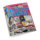 Titelbild der Zeitschrift „Bastei Glücks-Rätsel“, Ausgabe Nr. 1/25 für Januar/Februar mit pinkem Hintergrund und großem blau-weißem Schriftzug, abgebildet sind eine braunhaarige lächelnde Frau links unten, verschiedene Preise wie DVDs, Bücher („Tom Clancy“, „Der Mond des Vergessens“), CDs („Bonnie Tyler“) sowie ein Kreuzworträtsel-Ausschnitt, Schneelandschaft im runden Rahmen, sichtbare Aufschriften wie „GARANTIERT 122 Rätsel“, „Gewinn von dieser Seite“ und „Basen-Wickel-Paket“.