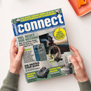 Titelblatt der Technikzeitschrift „connect“ mit blauem Logo und dem Untertitel „Die Test-Instanz für Smartphones und Connectivity“. Abgebildet sind ein Smartphone, Over-Ear-Kopfhörer, kabellose Ohrhörer, eine Smartwatch, ein Rasenroboter und ein Solargerät, daneben Schlagzeilen zu Tests neuer Geräte sowie ein rundes gelbes Feld mit der Aufschrift „Smart Camping“. Zwei Hände halten das Magazin über einer hellen Oberfläche.