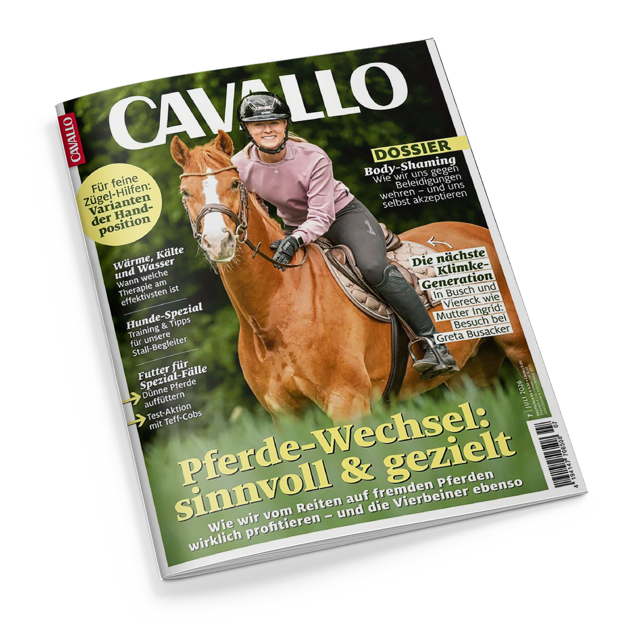 Titelbild der Reitsportzeitschrift „CAVALLO“. Eine lächelnde weibliche Person mit schwarzem Helm, rosafarbenem Pullover und dunkler Reithose reitet ein braunes Pferd mit Trense und Sattel auf grünem Hintergrund. Textausschnitte: „Pferde-Wechsel: sinnvoll & gezielt“, „Body-Shaming“, „Für feine Zügel-Hilfen – Varianten der Handposition“, „Die nächste Klümpke-Generation“, „Hunde-Spezial“.