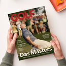 Titelbild des „GOLF MAGAZIN“ mit einem sportlich gekleideten männlichen Golfer in hellblauer Polo­shirt und weißer Hose, der auf einem Golfplatz kniet und nach oben blickt. Hintergrund unscharf mit Zuschauenden. Hauptüberschrift „Das Masters“, weitere Texte: „Südtirol – Genussrunden am Fuße der Alpen“, „Trouble-Shots“, „Im Test – Fairwayhölzer“, „Les Bordes“, „Ryder Cup“ und „Mitmachen & gewinnen“. Gehalten von zwei Händen über hellem Untergrund.