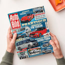 Titelblatt der Zeitschrift „Auto Bild“ mit rotem Logo links oben und dem Untertitel „Europas Nr. 1“. Abgebildet sind mehrere Autos, darunter ein roter Porsche 911 GT3, ein blauer VW Touran, ein roter Skoda Fabia, ein silberner BMW iX3 und ein dunkler Kastenwagen KIA PV5. Überschriften: „PRAKTISCH gebraucht VW Touran“, „Dauertest Skoda Fabia“, „Test KIA PV5“, „Gefahren Porsche 911 GT3“, „Chinesische Autos – Wie gut ist das Werkstattnetz?“.