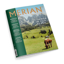 Titelbild des Reisemagazins „MERIAN – The Art of Travel“ mit einer Landschaftsaufnahme grüner Almen und einer braun‑weißen Kuh im Vordergrund vor Berggipfeln der Alpen. Auf der Titelseite Text: „SOMMER IN DEN ALPEN“, „Wanderglück von Salzburg nach Triest“, „Im Salzkammergut“, „Eine große Runde durch die Schweiz“. Linke Spalte mit Themen: „Mexico City“, „Korfu & Co“, „München isst so gut!“, „Teneriffa“.