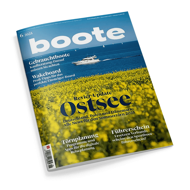 Titelbild der Zeitschrift „boote“ Ausgabe 6/2025 mit einem weißen Motorboot auf blauem Meer im oberen Bilddrittel, darunter ein gelbes Rapsfeld bis zum unteren Rand; zentrale Überschrift „Revier-Update Ostsee“, weitere sichtbare Texte: „Gebrauchtboote“, „Wakeboard“, „Törnplanung“, „Führerschein“, Untertitel über Törns in Deutschland, Polen und Dänemark für Sommer 2025, vorwiegend blaue und gelbe Farbgestaltung.