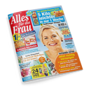 Titelbild der Frauenzeitschrift „Alles für die Frau“ vom 16. Mai 2025, mit einer lächelnden blonden Frau in floraler Bluse vor blauem Hintergrund. Darauf Schlagzeilen wie „5 Kilo leichter in nur 1 Woche“, „Raffinierte Rührkuchen“, „Jetzt richtig vorsorgen“, „Farbenfrohe Mode-Stars für den Sommer“ und „24 Pfund weg“, ergänzt durch kleinere Textfelder in Rot, Gelb und Blau mit Themen zu Gesundheit, Mode und Rezepten.
