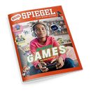 Magazin „Dein Spiegel“ mit rotem Rand und weiß-oranger Schrift „DEIN SPIEGEL – Durch Wissen wachsen“. Auf dem Titel ein Kind mit Kopfhörern und Spielcontroller, im Hintergrund Couch und Zimmerregal. Text in der Mitte: „Die besten Games – Für euch getestet“. Um das Kind sind gezeichnete Spielfiguren und bunte Spielelemente angeordnet, links kleine Themenbilder und gelbe Textfelder.