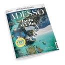 Titelbild des Magazins „ADESSO“ aus der Reihe „ZEIT SPRACHEN“, Ausgabe 7/25 in italienischer Sprache. Auf dem Cover ist eine Luftaufnahme der Insel Elba mit türkisfarbenem Meer, weißen Felsen und einem Strand zu sehen. Textaufschriften u. a.: „Isola d’Elba“, „So lebt es sich auf der coolsten Insel Italiens!“, „Einstufungs-TEST: Wie steht es um Ihr Italienisch?“, „INTERVISTA Alda Fendi“, „A TAVOLA“ und „RUDY NEUMANN“.