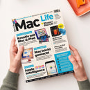 Titelblatt der Zeitschrift „Mac Life“ mit blau-schwarzem Logo oben und dem Zusatz „iPhone & iPad Life“. Sichtbare Schlagzeilen: „Kreativ mit Mac & iPad“, „Mac leicht gemacht“, „Apple Intelligence“, „3D-Druck für Apple-Fans“ und „iPhone & iPad verwalten“. Zwei Hände in grünen Ärmeln halten die Zeitschrift über einer hellen Fläche, rechts ein orangefarbenes Tablett mit Büroklammern.