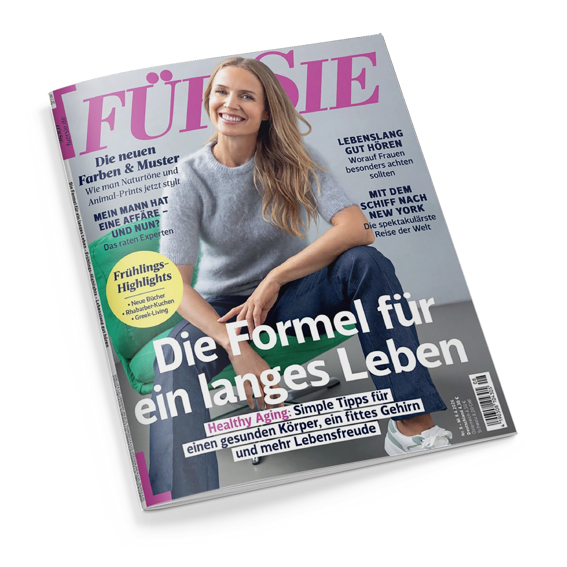 Titelbild der Frauenzeitschrift „FÜR SIE“ mit einer lächelnden Frau in grauem Pullover und Jeans, sitzend auf einem grünen Stuhl vor hellblauem Hintergrund. Hauptüberschrift: „Die Formel für ein langes Leben“, Unterzeile: „Healthy Aging: Simple Tipps für einen gesunden Körper, ein fittes Gehirn und mehr Lebensfreude“. Weitere Texte: „Die neuen Farben & Muster“, „Frühlings-Highlights“, „Mit dem Schiff nach New York“ und „Lebenslang gut hören“.