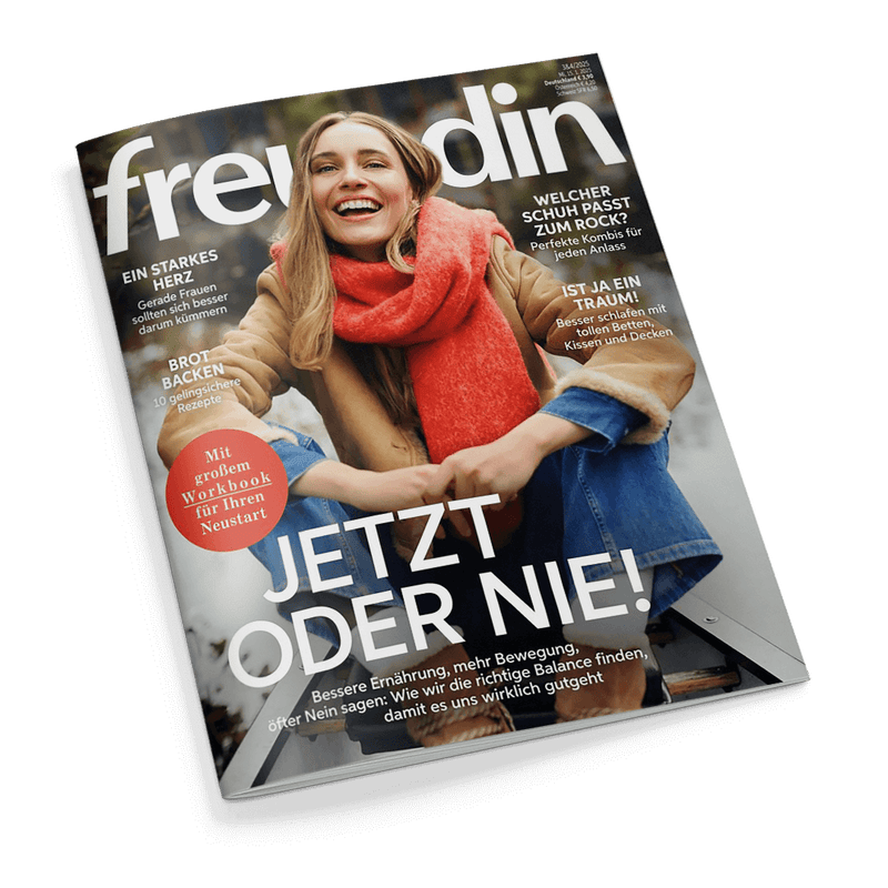 Titelbild der Zeitschrift „freundin“ mit einer lächelnden, sitzenden weiblichen Person in Jeans, beigem Mantel mit Fellbesatz und leuchtend rotem Schal vor winterlichem Hintergrund, zentrale Schlagzeile: „JETZT ODER NIE!“, weitere Texte: „Mit großem Workbook für Ihren Neustart“, „Bessere Ernährung, mehr Bewegung, öfter Nein sagen“, „Ein starkes Herz“, „Brot backen“, „Welcher Schuh passt zum Rock?“, „Ist ja ein Traum!“.
