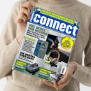 Person in beigefarbenem Strickpullover hält das Technikmagazin „connect“ mit blau-weißem Titelkopf und Unterzeile „Die Test-Instanz für Smartphones und Connectivity“. Auf dem Cover: Fotos eines Smartphones „Nothing Phone 3a + 3a Pro“, Kopfhörers, Rasenmähroboters, Solarpanels sowie Campingmotiv bei Sonnenuntergang. Sichtbare Schlagzeilen u. a. „Viel Neues von Nothing“, „Die besten Over-Ears“, „Smarter Mähen“, „Strom vom Balkon“.