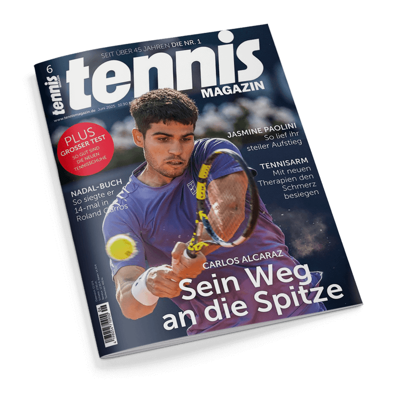Titelseite des „tennis MAGAZIN“ Ausgabe 6/2025 mit einem männlichen Tennisspieler in violettem Trikot beim Schlag in Nahaufnahme; zentrale Texte: „CARLOS ALCARAZ – Sein Weg an die Spitze“, „PLUS GROSSER TEST – So gut sind die neuen Tennisschuhe“, „NADAL-BUCH – So siegte er 14-mal in Roland Garros“, „JASMINE PAOLINI – So lief ihr steiler Aufstieg“, „TENNISARM – Mit neuen Therapien den Schmerz besiegen“.