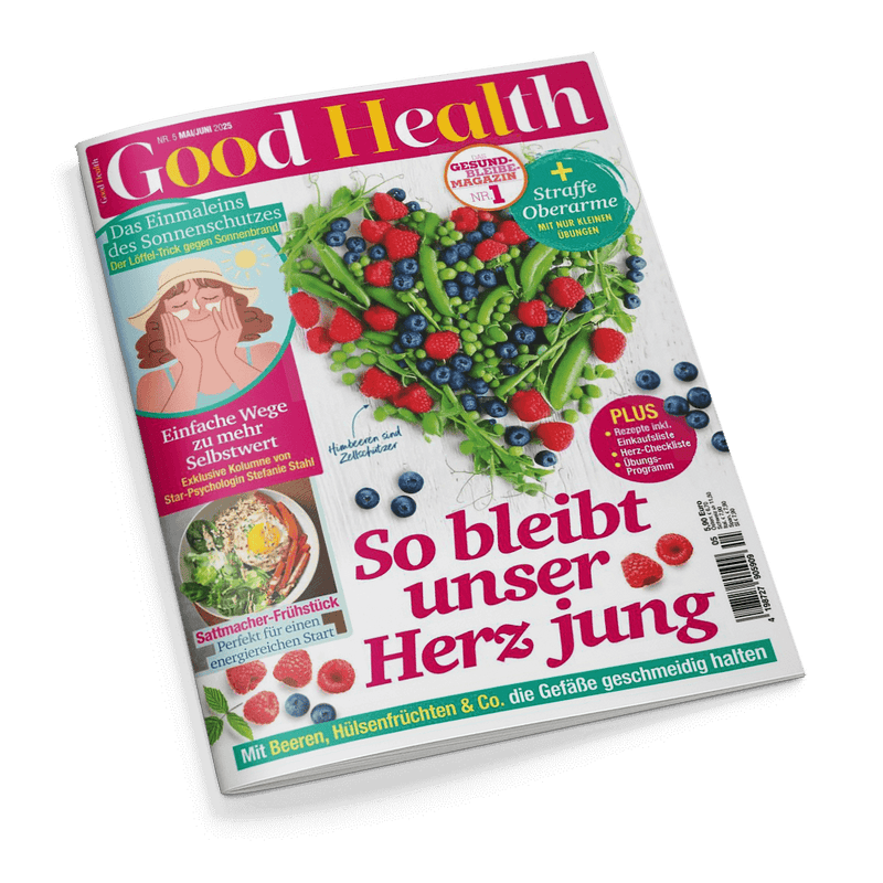 Titelbild der Zeitschrift „Good Health“, Ausgabe Nr. 5 Mai/Juni 2025, mit einer herzförmigen Anordnung aus grünen Hülsenfrüchten, Himbeeren und Blaubeeren auf weißem Untergrund; zentrale Titelzeile in großem pinkfarbenem Text: „So bleibt unser Herz jung“, weitere sichtbare Aufschriften u. a. „Straffe Oberarme mit nur kleinen Übungen“ und „Einfache Wege zu mehr Selbstwert – Kolumne von Stefanie Stahl“.