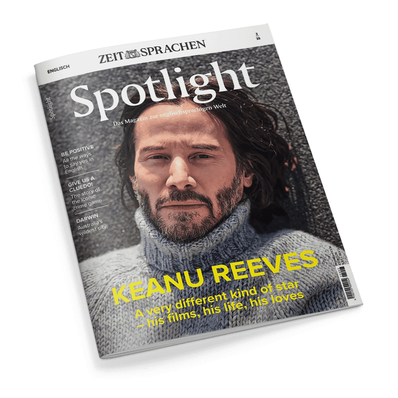 Titelbild des Magazins „Spotlight – Das Magazin zur englischsprachigen Welt“ mit einem Mann mit mittellangem dunklem Haar und Bart in grauem Strickpullover vor dunklem Hintergrund, zentrale gelbe Aufschrift „KEANU REEVES“ mit Untertitel „A very different kind of star – his films, his life, his loves“, weitere sichtbare Texte: „BE POSITIVE“, „GIVE US A CLUEDO!“, „DARWIN“, Seitenkopf „ZEIT SPRACHEN“, Ausgabensprache „ENGLISCH“.