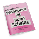 Magazin „brand eins“, Ausgabe Mai 2025, mit rosa Hintergrund. Titeltext in schwarzer und weißer Schrift: „Woanders ist auch Scheiße.“ Untertitel: „Was auf dem Arbeitsmarkt trotzdem geht.“ Oben links Barcode, Webadresse brandeins.de, Heftnummer 05, Jahrgang 27 und Preisangabe. Magazin leicht schräg fotografiert, glänzende Papieroberfläche.