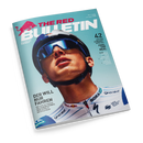 Titelblatt des Magazins „The Red Bulletin“ vor hellblauem Hintergrund, zeigt einen männlichen Radsportler mit Helm, verspiegelter Sonnenbrille und Radtrikot mit Aufdrucken „BORA“, „grenke“ und „UCI World Team“. Oben rotes Logo mit Stier und Schriftzug „THE RED BULLETIN“, rechts Text „42 Seiten Sommer-Special Feel the Real“, links Text „Der will nur fahren – Wie Tour-de-France-Held ... der Stille findet“.