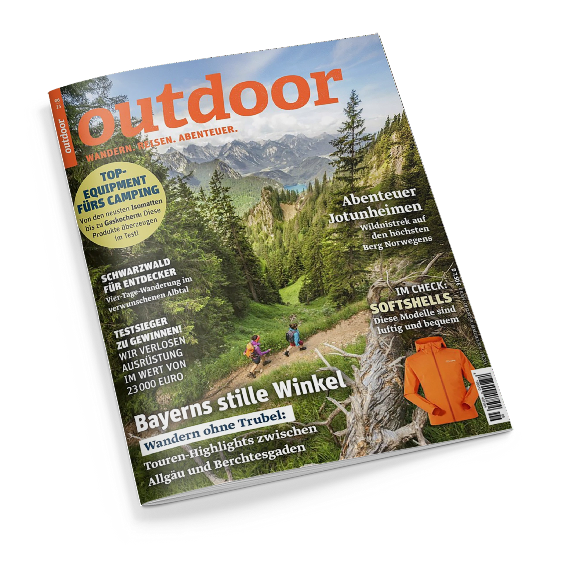 Titelblatt des Magazins „outdoor“ mit dem Untertitel „Wandern. Reisen. Abenteuer.“. Im Zentrum eine Fotografie von vier wandernden Personen auf einem Gebirgspfad zwischen grünen Nadelbäumen und Felsen mit Blick auf die Alpen. Textinhalte wie „Bayerns stille Winkel“, „Abenteuer Jotunheimen“, „Top-Equipment fürs Camping“ und „Im Check: Softshells“, daneben ein orangefarbener Softshell-Anorak rechts unten abgebildet.