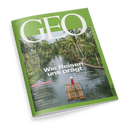 Titelseite des Magazins „GEO“ in Grün mit weißem Schriftzug im oberen Bereich, Ausgabe Juni 2023. Im Zentrum eine tropische Flusslandschaft mit dichtem Palmenbewuchs; auf dem Wasser steht eine Person in rotem Kleid auf einem Bambusfloß. Hauptüberschrift: „Wie Reisen uns prägt“. Weitere Themen: „Serie Hirnforschung“, „Mali“, „Atommüll“.