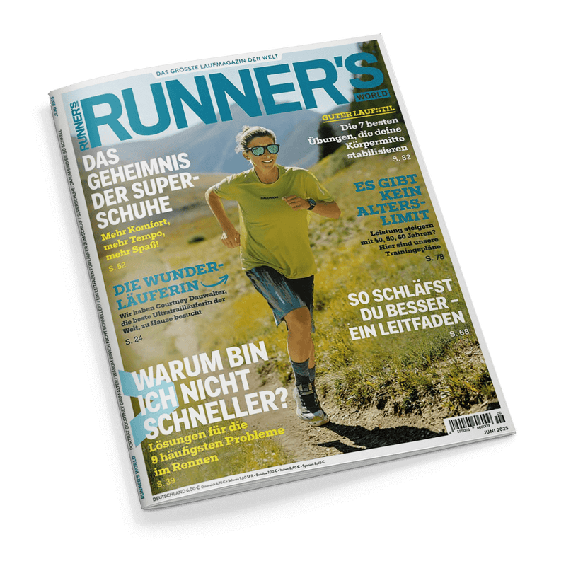 Titelbild des Laufmagazins „RUNNER’S WORLD“ mit einem laufenden, kurzhaarigen Mann in neongelbem Shirt und blauer Shorts auf einem sonnigen Feldweg; umgeben von Schlagzeilen wie „DAS GEHEIMNIS DER SUPERSCHUHE“, „DIE WUNDERLÄUFERIN“, „WARUM BIN ICH NICHT SCHNELLER?“, „ES GIBT KEIN ALTERSLIMIT“ und „SO SCHLÄFST DU BESSER – EIN LEITFADEN“, Magazin-Ausgabe Juni 2023.