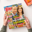 Schräg gehaltenes, buntes Zeitschriftencover „Frau aktuell“ aus glänzendem Papier, von zwei Händen vor hellem Hintergrund gehalten. Abgebildet sind William und Kate sowie mehrere weitere Personen; sichtbare Texte lauten unter anderem „Radikaler Neu-Anfang William & Kate“, „Aufbruch nach Australien“, „Doppeltes Baby-Glück?“, „8 Seiten Rezepte“ und „TV aktuelles Programm“.