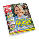 Schräg vor schwarzem Hintergrund abgebildetes Magazin „FRAU IM SPIEGEL“ mit rotem Titelbereich und großem Porträt der blonden Moderatorin Judith Rakers in hellblauer Bluse. Sichtbare Titel: „Ihr Sommer des Glücks & der Abschiede“, „Thomas Müller – Neue Liebe für den Fußball-Star?“, „Christine Neubauer – Sie verkauft ihre Villa auf Mallorca“ und „Kate & Louis – Der König der guten Laune“; kleinere Fotos zeigen mehrere Frauen, einen Mann, ein Pferd und ein Kind.