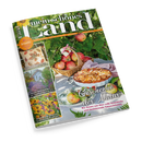 Schräg fotografiertes Cover der Zeitschrift „mein schönes Land“ mit grünen Blättern, Sonnenblume, Äpfeln, geflochtenem Apfelkorb, Apfelkuchen, Gartenszenen und herbstlichem Kissen. Sichtbare Texte: „Gutes bewahren • Schönes entdecken“, „September • Oktober 2026“, „30 Seiten kreativ durch den Herbst“, „Ideen mit Blättern vom Kissen bis zum Windlicht“, „Bunter Blütenzauber im Landhausgarten“, „Sonnenbraut pflanzen, kombinieren & pflegen“ sowie „Geschenke der Natur“.