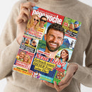 Eine Person in beigefarbenem Strickpullover hält eine schräg ausgerichtete, farbige Zeitschrift mit beiden Händen. Auf dem Cover stehen „Neue Woche“, „Heimliche Hochzeit? Diese Fotos verraten alles“, „PLEITE-ALARM!“, „Thomas Müller Neue Liebe!“ und „Sind sie längst verheiratet?“; abgebildet sind mehrere Personen, darunter ein bärtiger Mann und eine Frau.