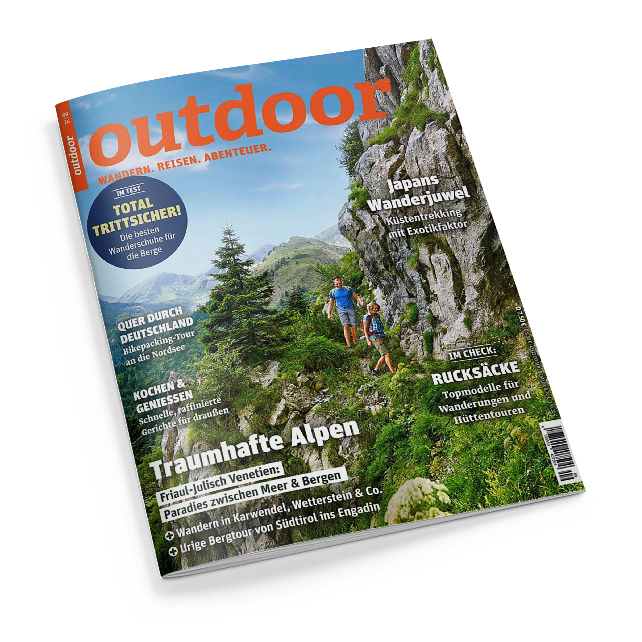 Schräg abgebildetes Magazincover „outdoor“ mit orangefarbenem Schriftzug und dem Untertitel „WANDERN. REISEN. ABENTEUER.“ vor einer alpinen Landschaft mit Felsen, Wald und blauem Himmel. Eine männliche Person und ein Kind wandern am Fels; sichtbare Texte lauten „Traumhafte Alpen“, „Japans Wanderjuwel“ und „Rucksäcke“.