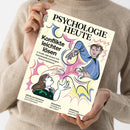 Person in beigem Strickpullover hält ein cremefarbenes Magazin schräg vor dem Körper. Auf dem Cover stehen „PSYCHOLOGIE HEUTE“, „Konflikte leichter lösen“, „6 Tools, mit denen wir Auseinandersetzungen besser meistern“, „ADHS und Autismus“, „Abnehmen“ und „Arbeitsweg“; farbige Illustrationen zeigen mehrere Figuren und Hände.